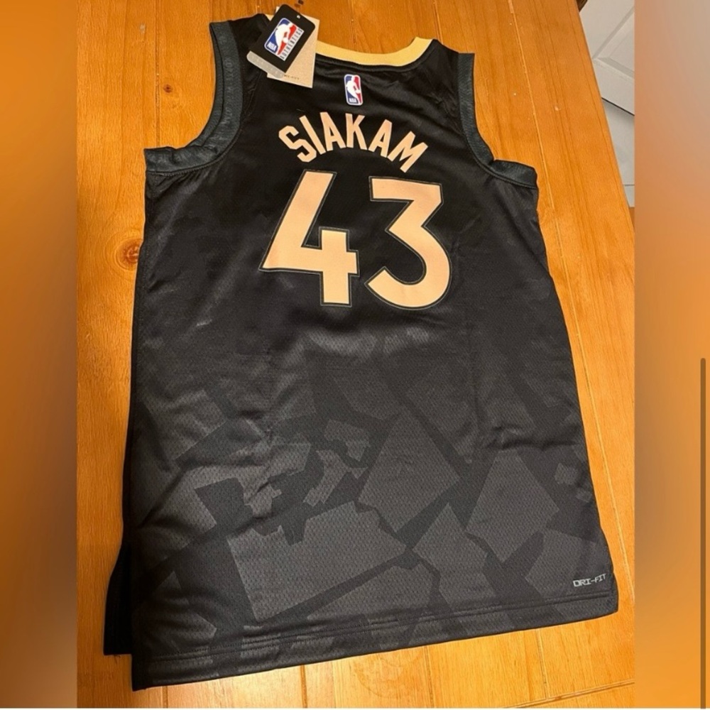 It is a new and athletic jersey pls buy
